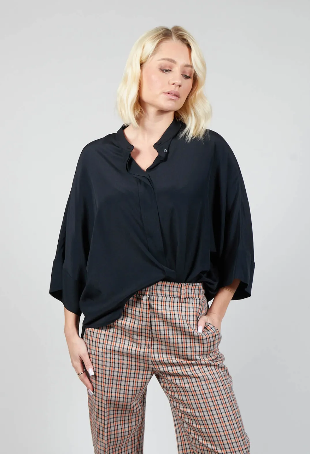 Beatrice B Shirts & Blouses^Longline Shirt in Black