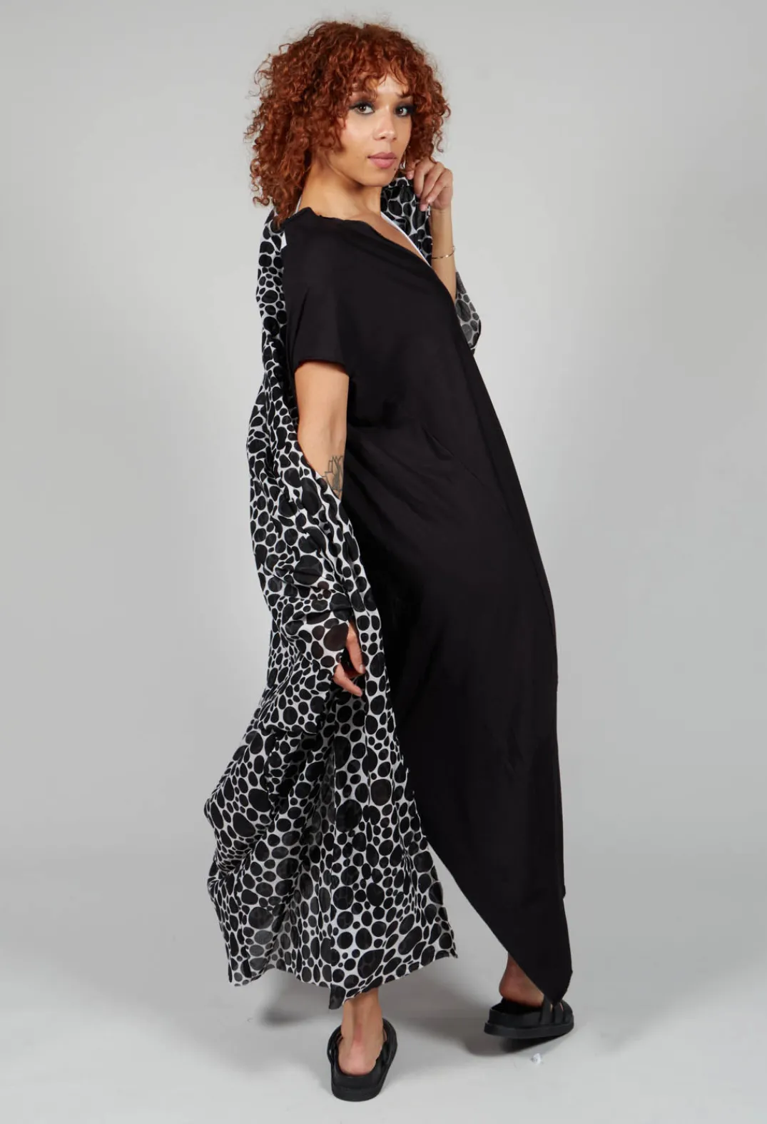 Bread and Butter Dresses^Loose V-Neck Dress in Black and White