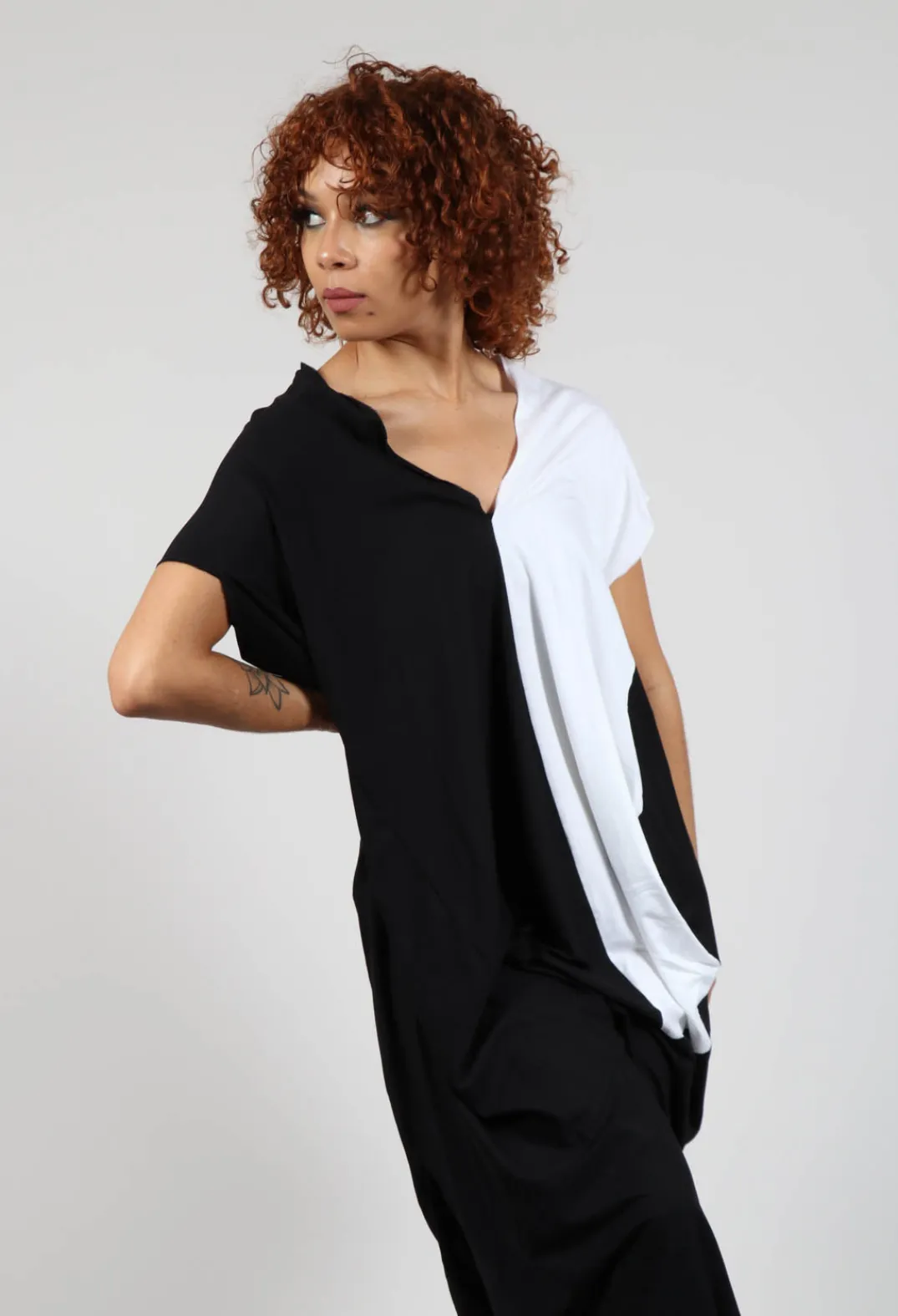 Bread and Butter Dresses^Loose V-Neck Dress in Black and White