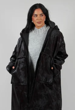 Xenia Design Coats^Lubi Coat in Black and Burgundy