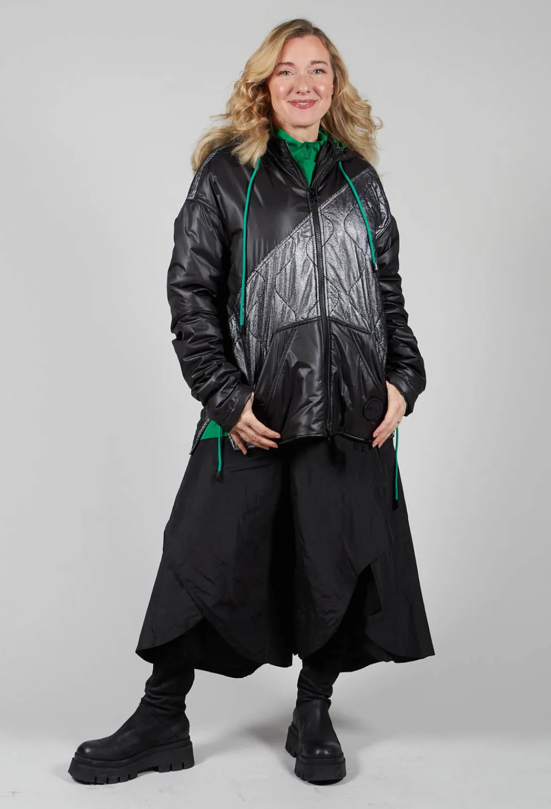 Malloni Jackets^Metallic Zip Up Jacket in Ortoclasio Black / Silver