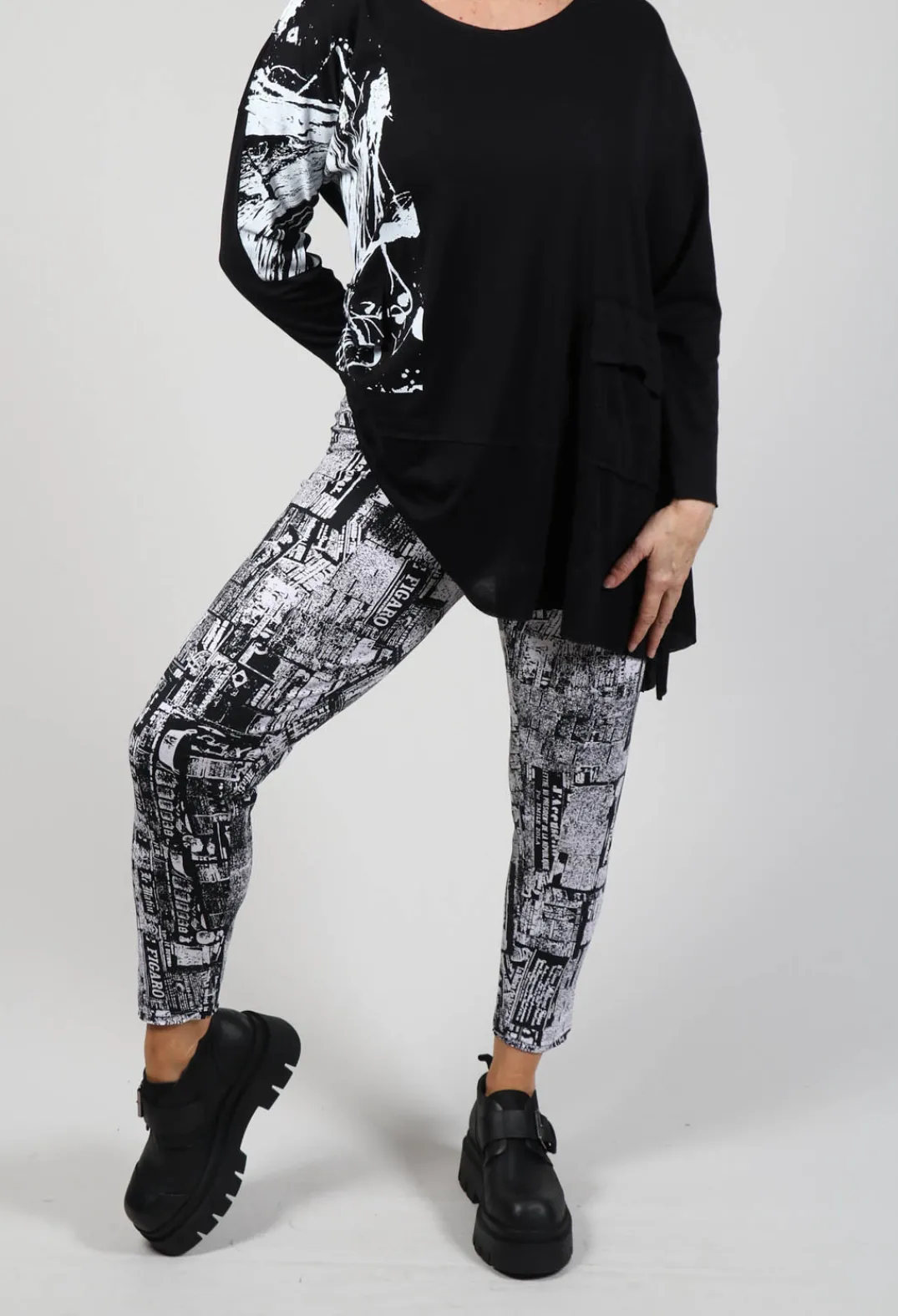 Bread and Butter Leggings^Newspaper Print Leggings in Black