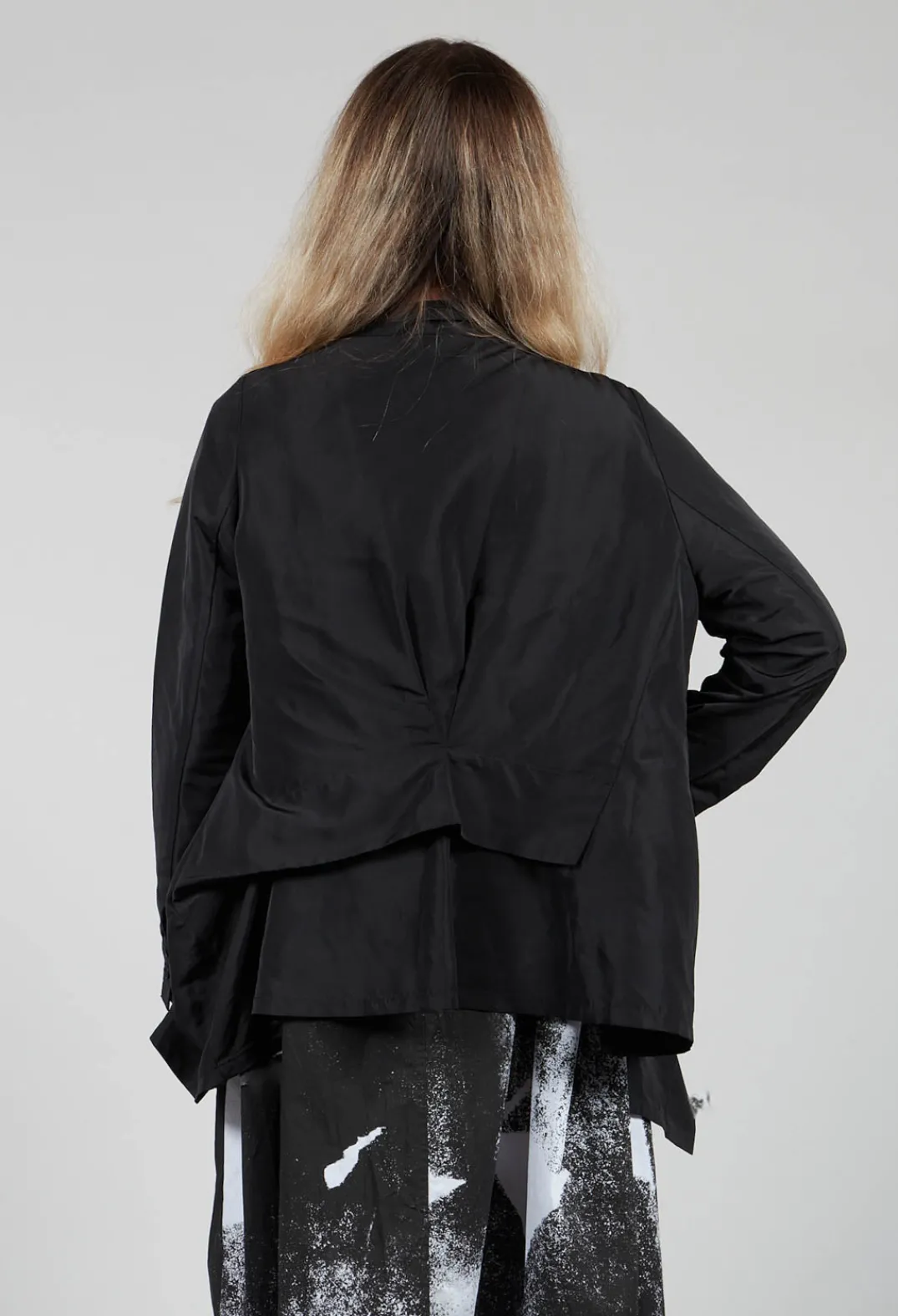 Moyuru Jackets^Open Collar Jacket with Hemline Feature in Black