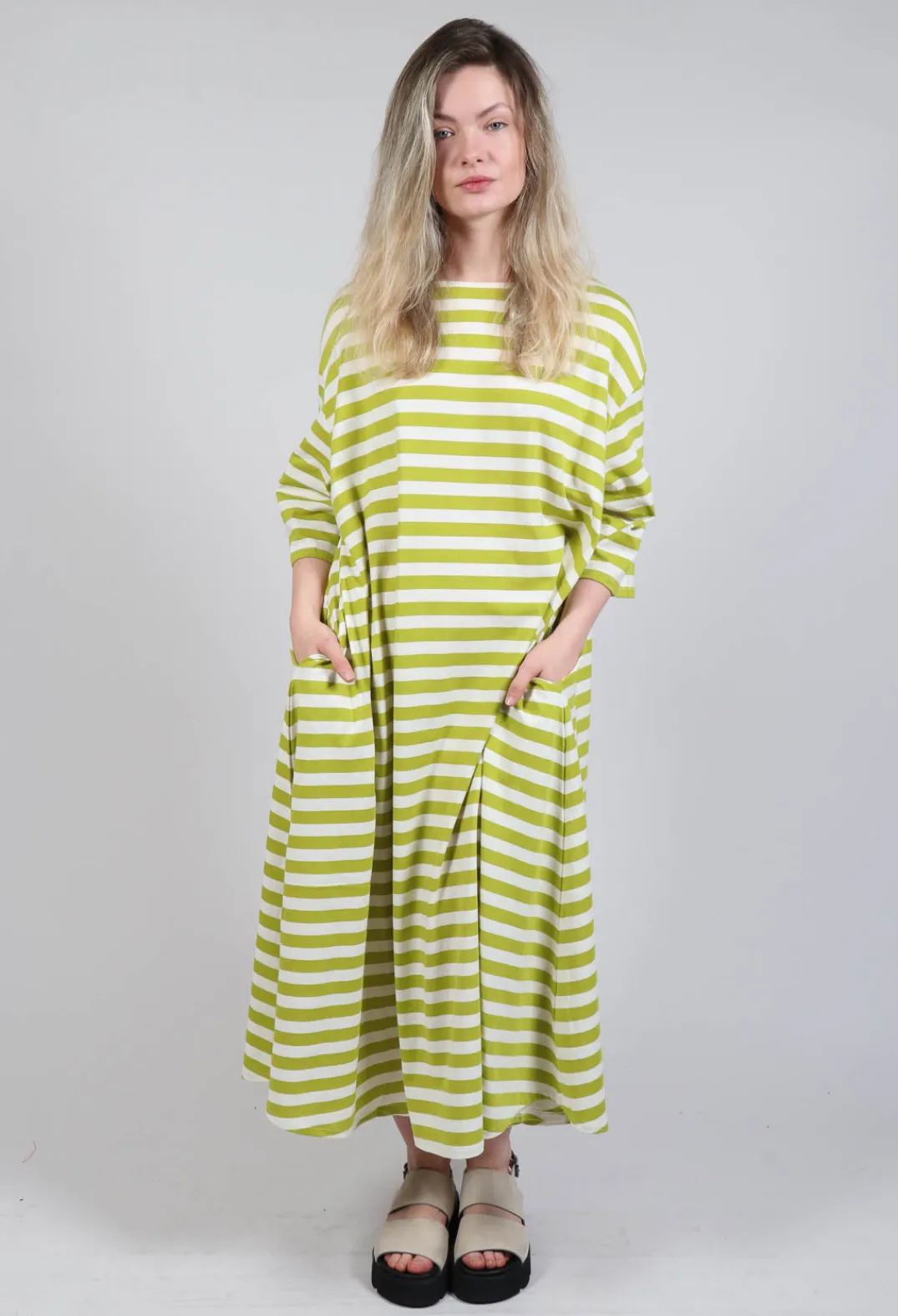 Apuntob Dresses^Oversized T-Shirt Dress in Pistachio