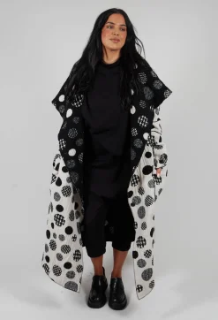 Bread and Butter Tops^Overszied Dipped Hem Top in Black