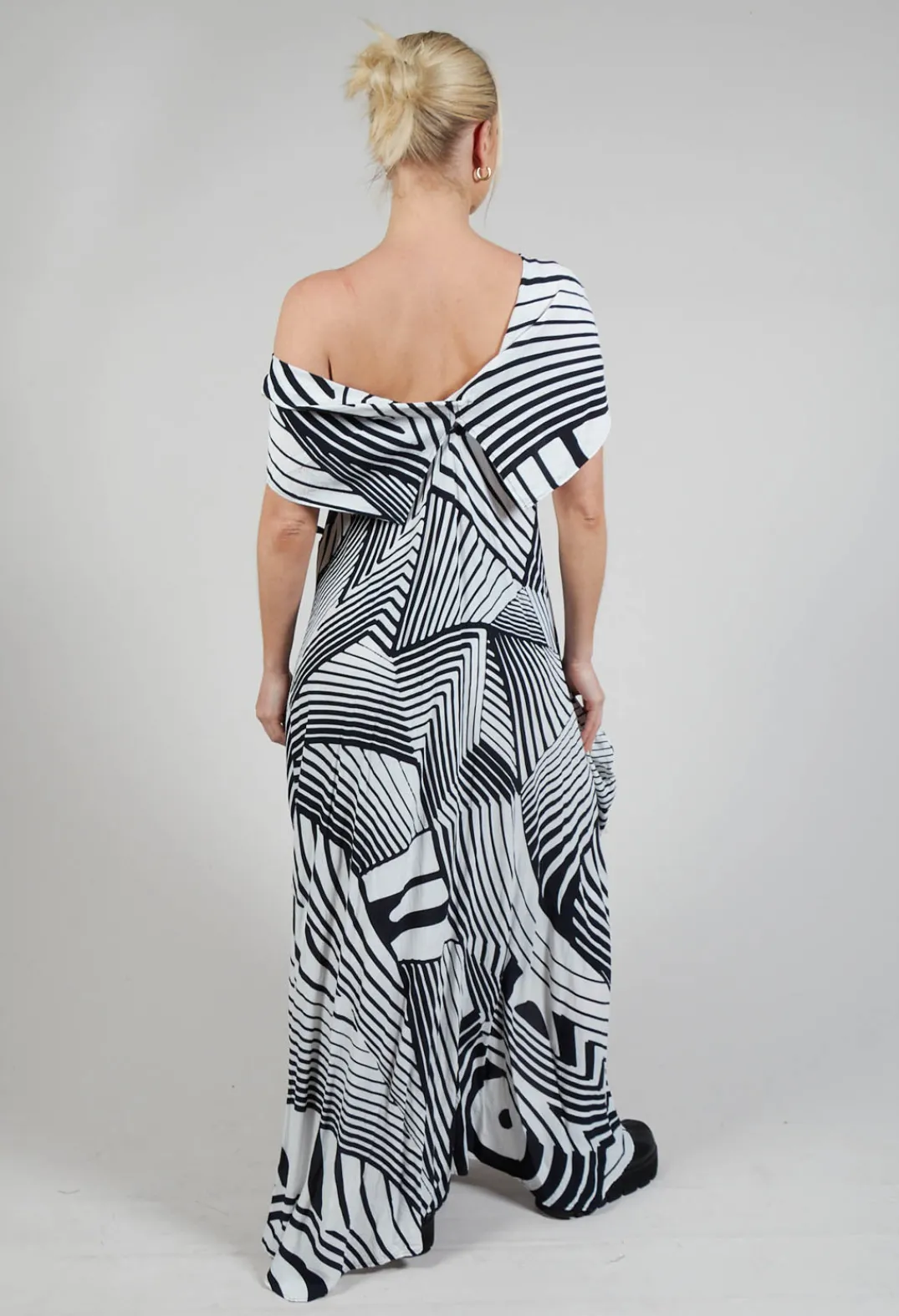 Xenia Design Dresses^PAKA10 Dress in White with Black