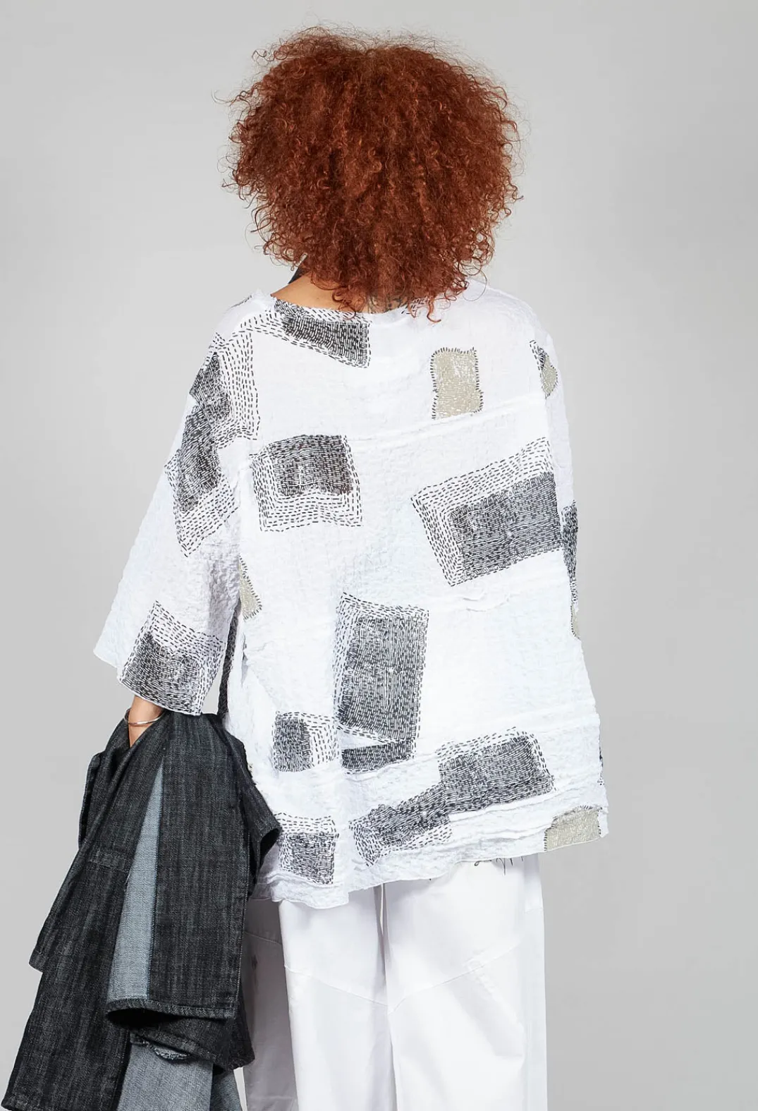 Bread and Butter Tops^Patch Print Boxy Top in White and Black