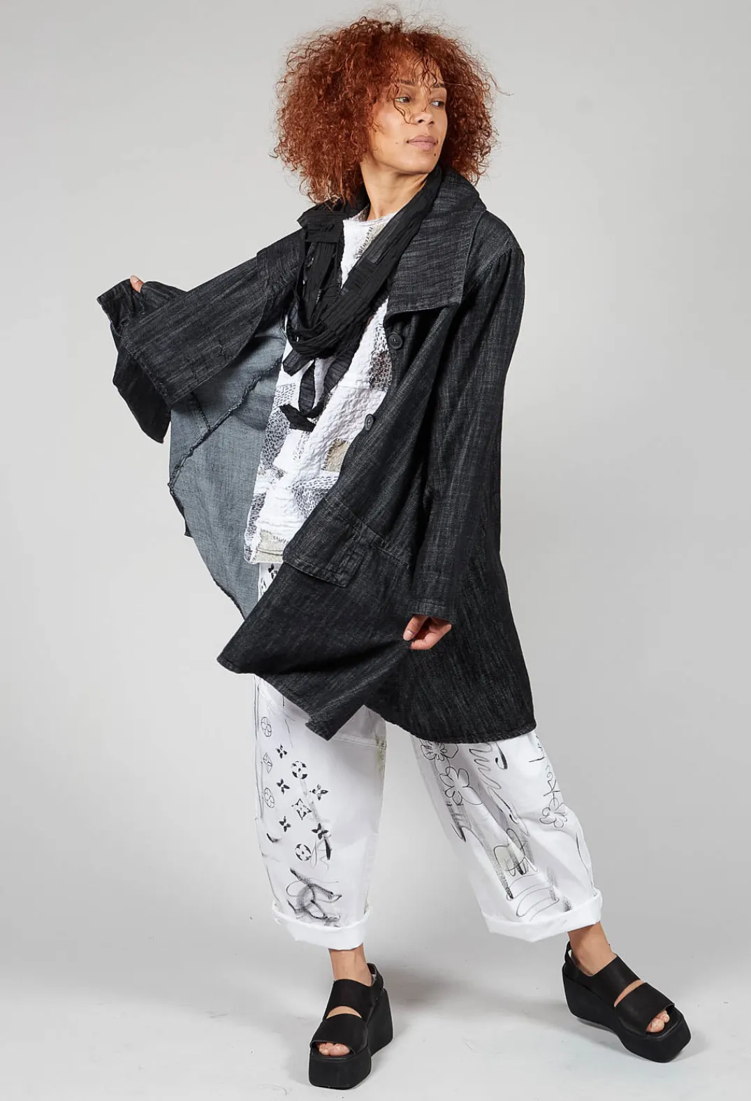 Bread and Butter Tops^Patch Print Boxy Top in White and Black