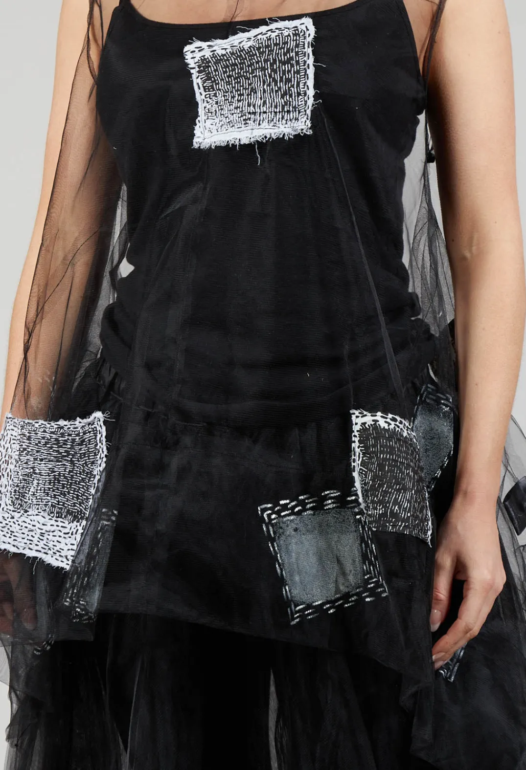 Bread and Butter Tops^Patch Print Mesh Vest in Black and White