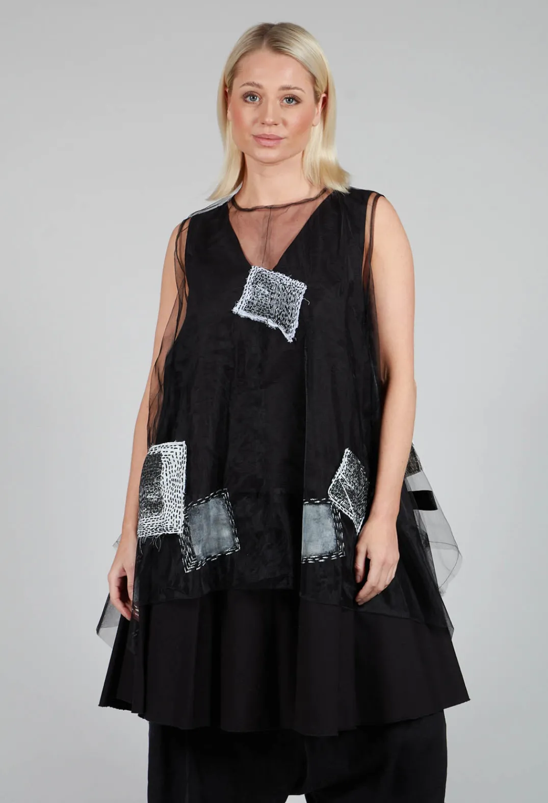 Bread and Butter Tops^Patch Print Mesh Vest in Black and White