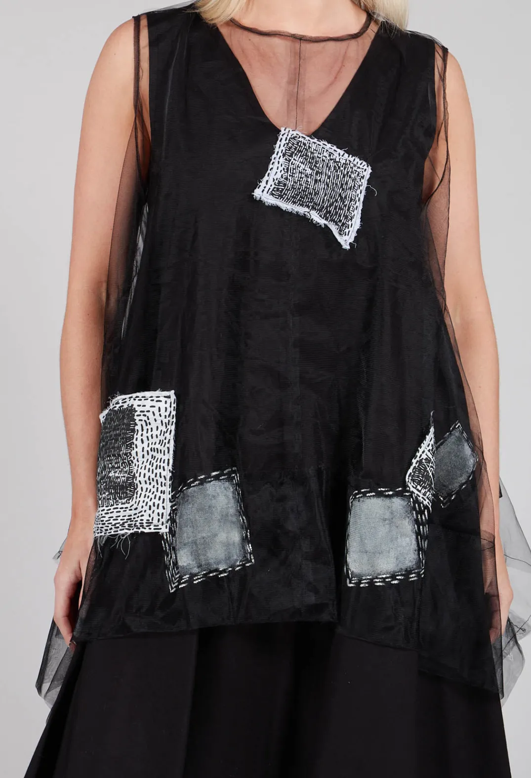 Bread and Butter Tops^Patch Print Mesh Vest in Black and White