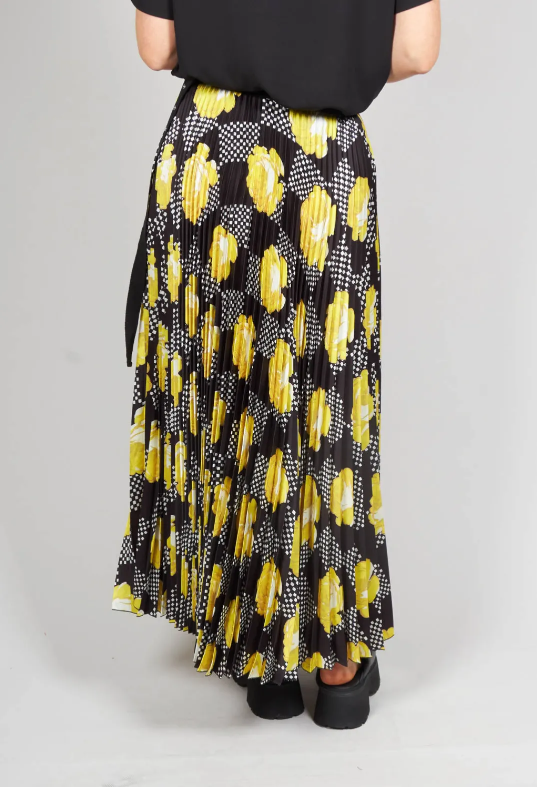 Beatrice B Skirts^Pleated Midi Skirt in Yellow
