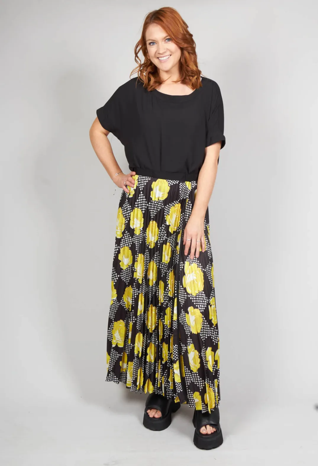 Beatrice B Skirts^Pleated Midi Skirt in Yellow