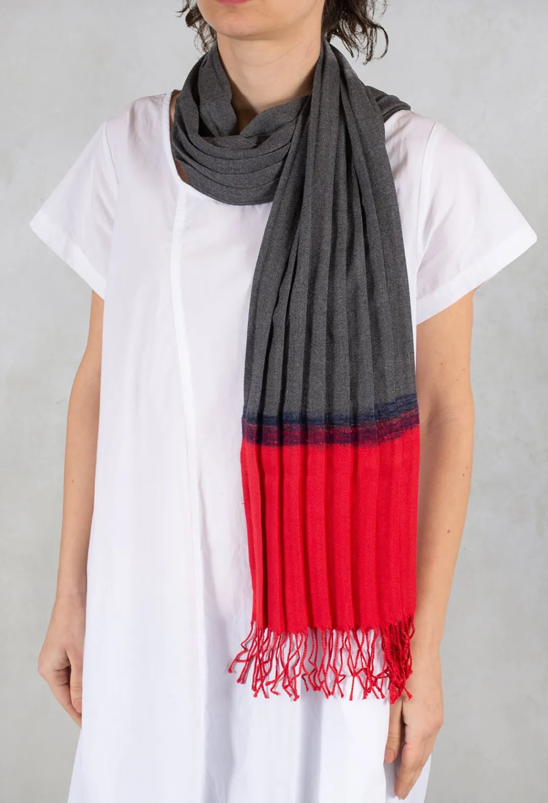 Exquisite J Scarves^Pleated Scarf in Grey/Red