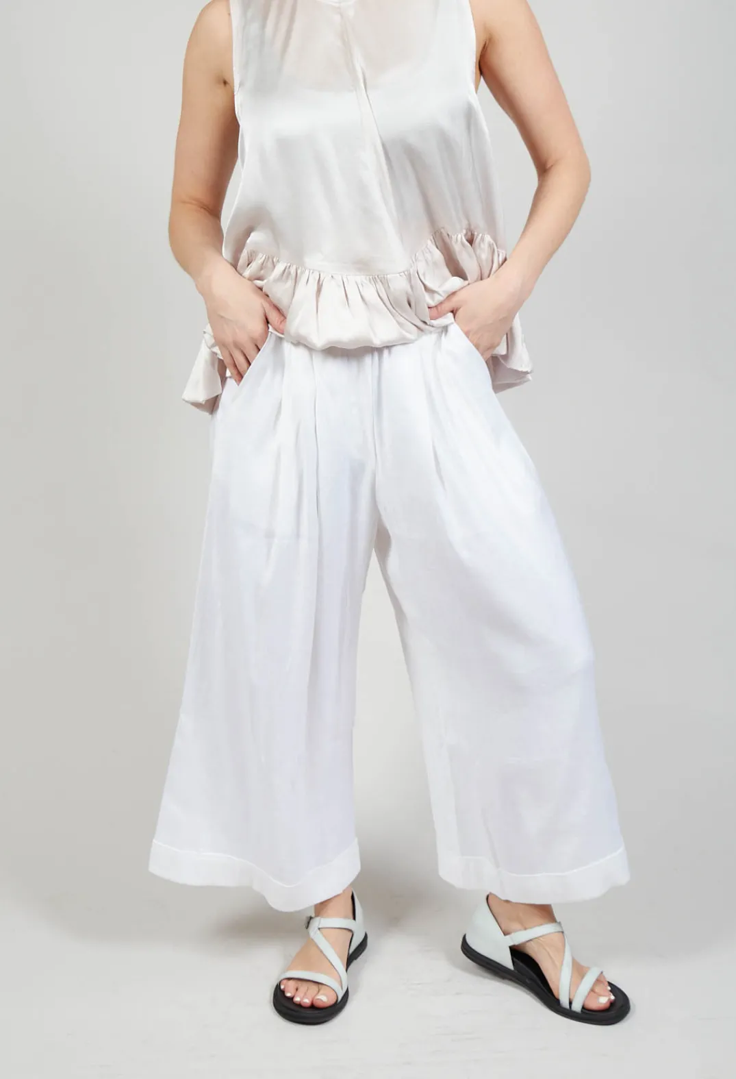 Les Filles d'Ailleurs Trousers^Pleated Wide Leg Trousers in White