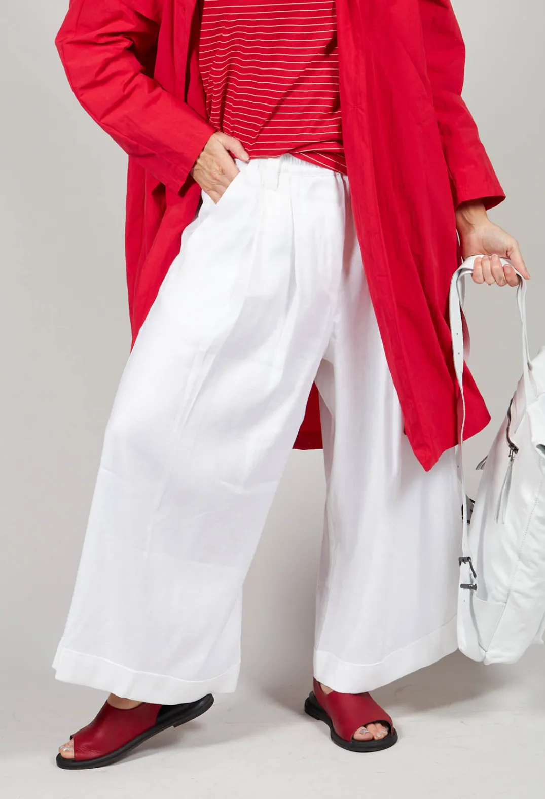 Les Filles d'Ailleurs Trousers^Pleated Wide Leg Trousers in White