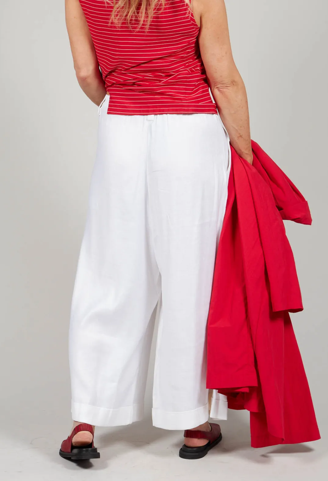Les Filles d'Ailleurs Trousers^Pleated Wide Leg Trousers in White