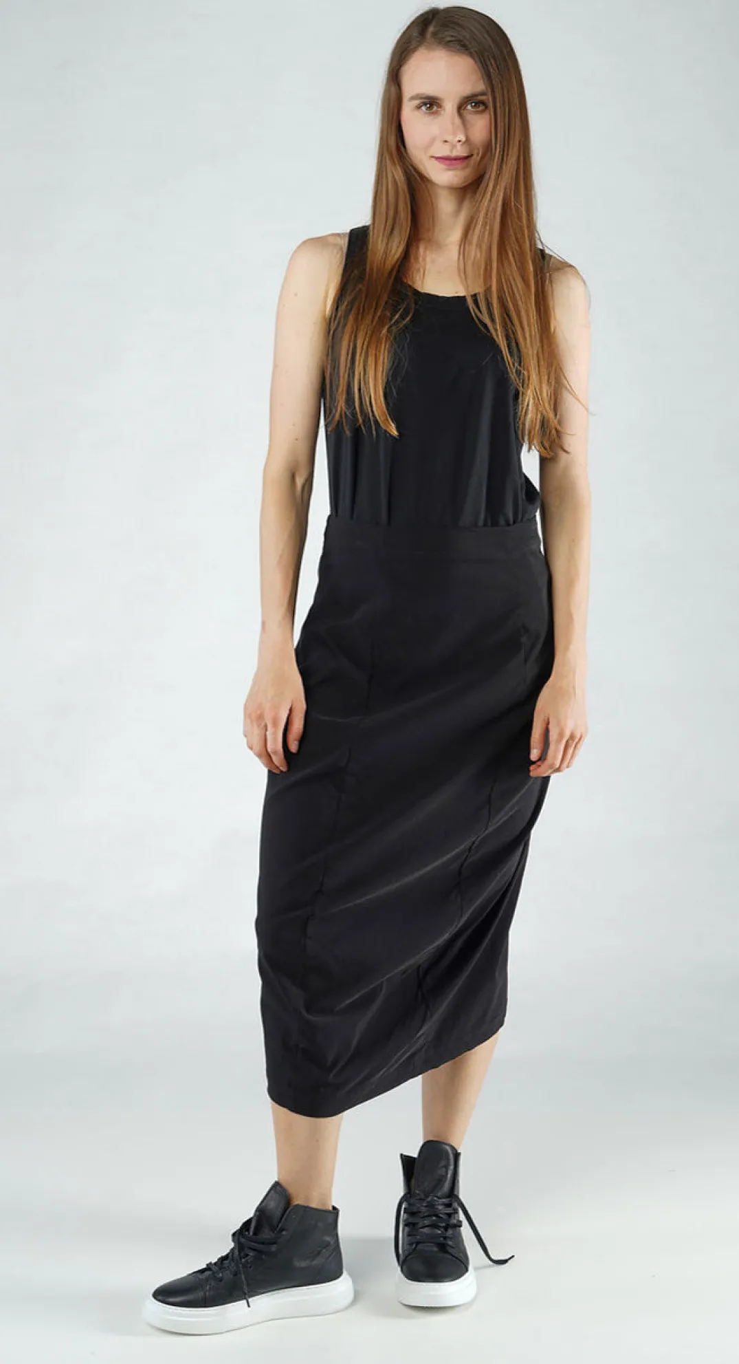 Rundholz Black Label Skirts^PRE-ORDER - Pull On Curved Hem Pencil Skirt in Grey Pull On Curved Hem Pencil Skirt in Grey (Pictured in Black)