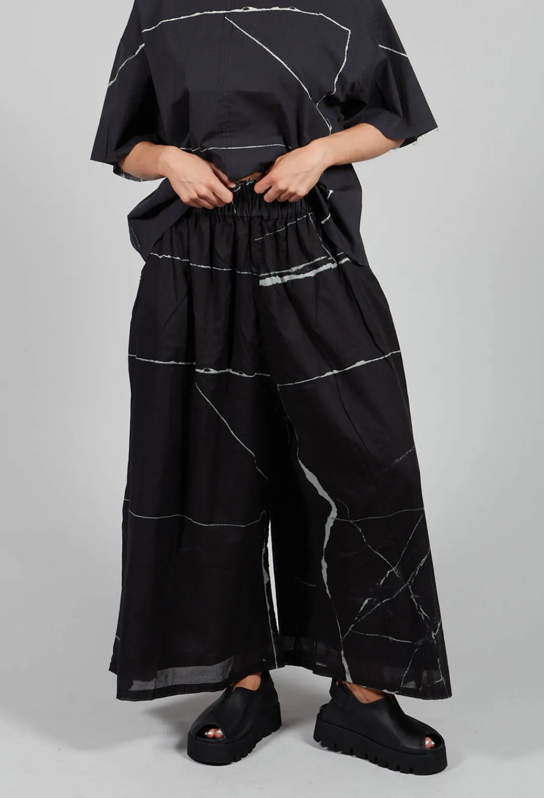 La Vaca Loca Trousers^Printed Tanto Trousers in Off Black Banner
