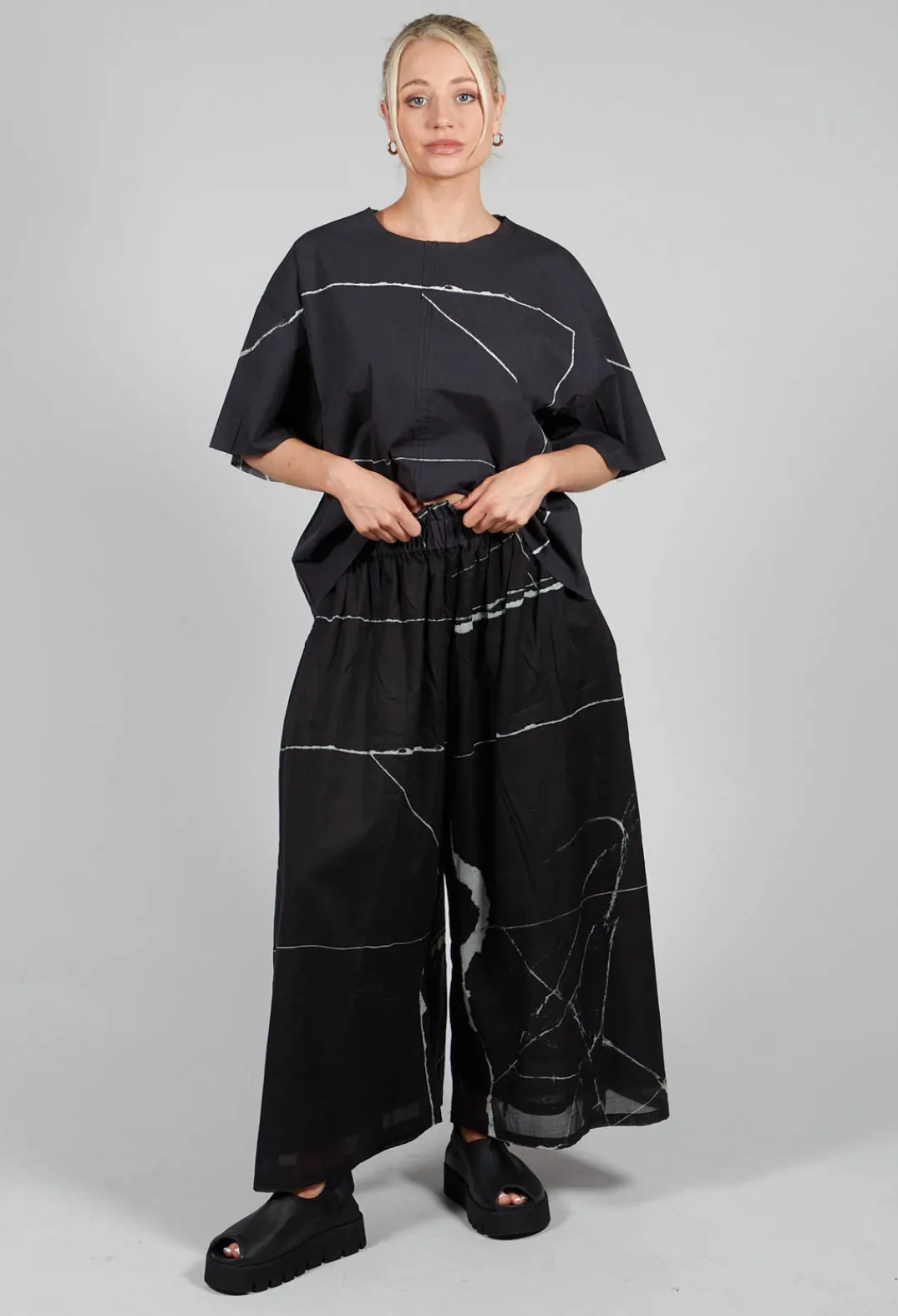 La Vaca Loca Trousers^Printed Tanto Trousers in Off Black Banner