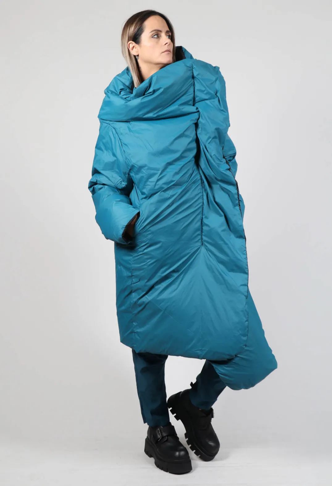 Rundholz Black Label Coats^Puffer Coat with Asymmetric Hem in Ink