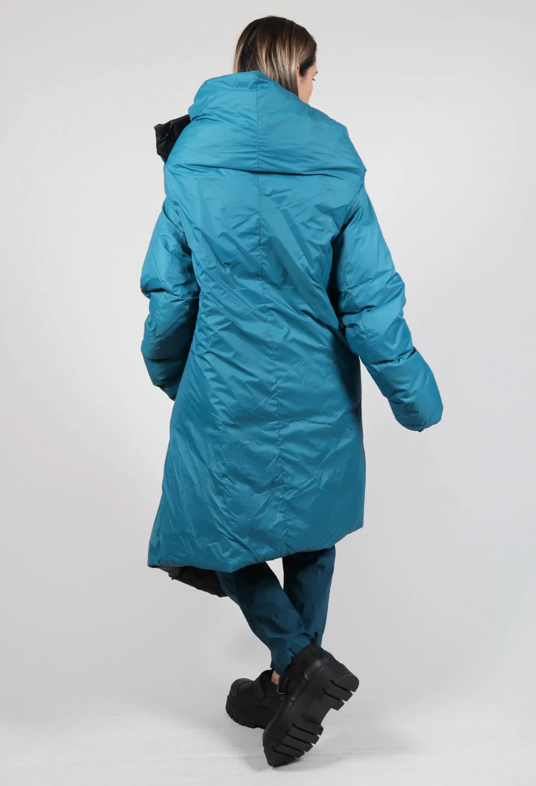 Rundholz Black Label Coats^Puffer Coat with Asymmetric Hem in Ink