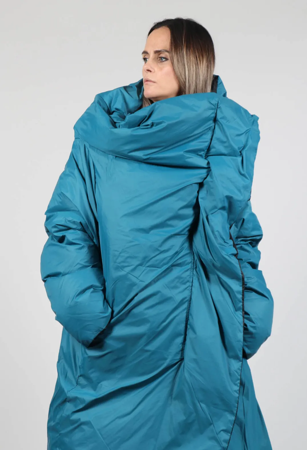 Rundholz Black Label Coats^Puffer Coat with Asymmetric Hem in Ink