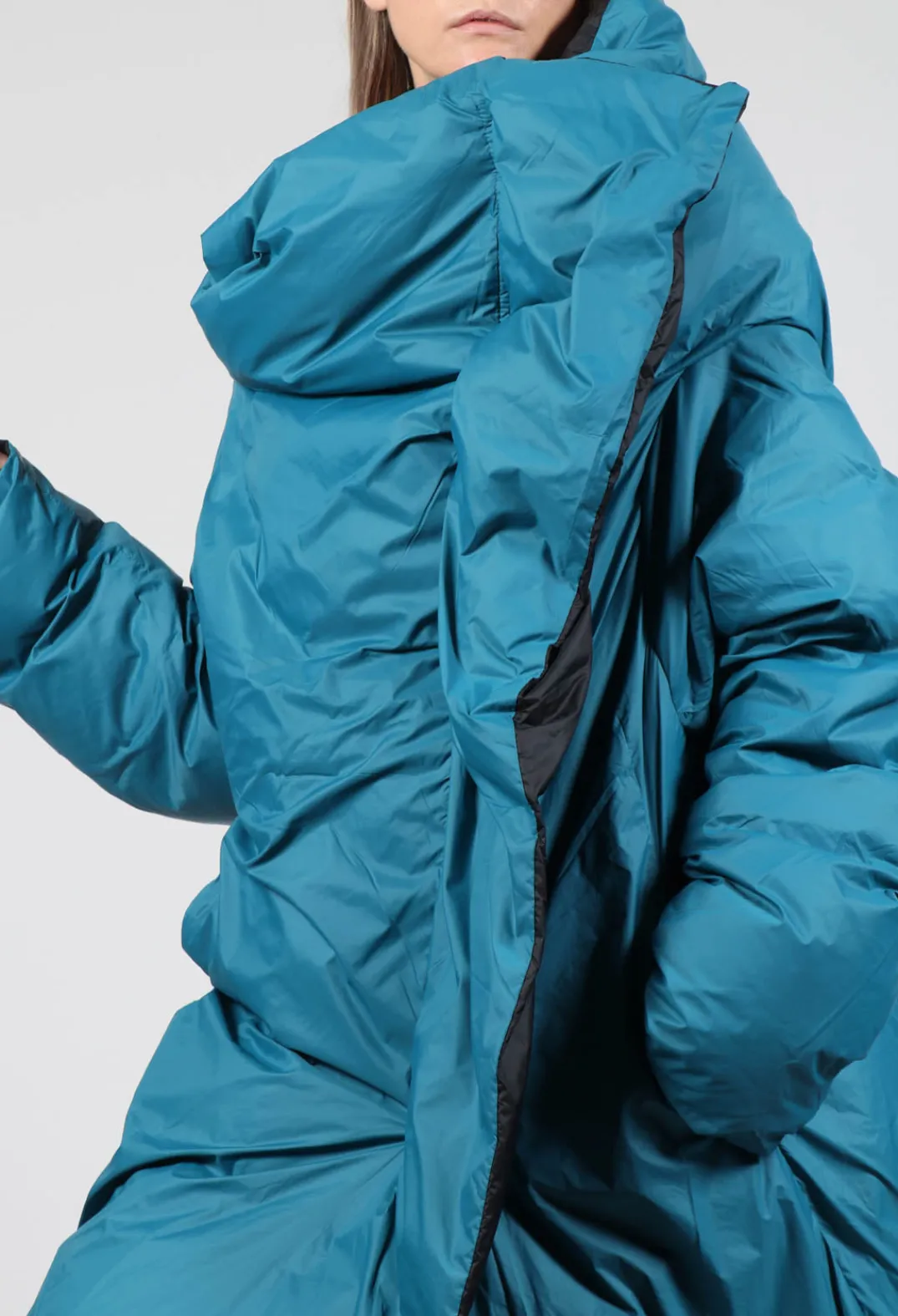 Rundholz Black Label Coats^Puffer Coat with Asymmetric Hem in Ink