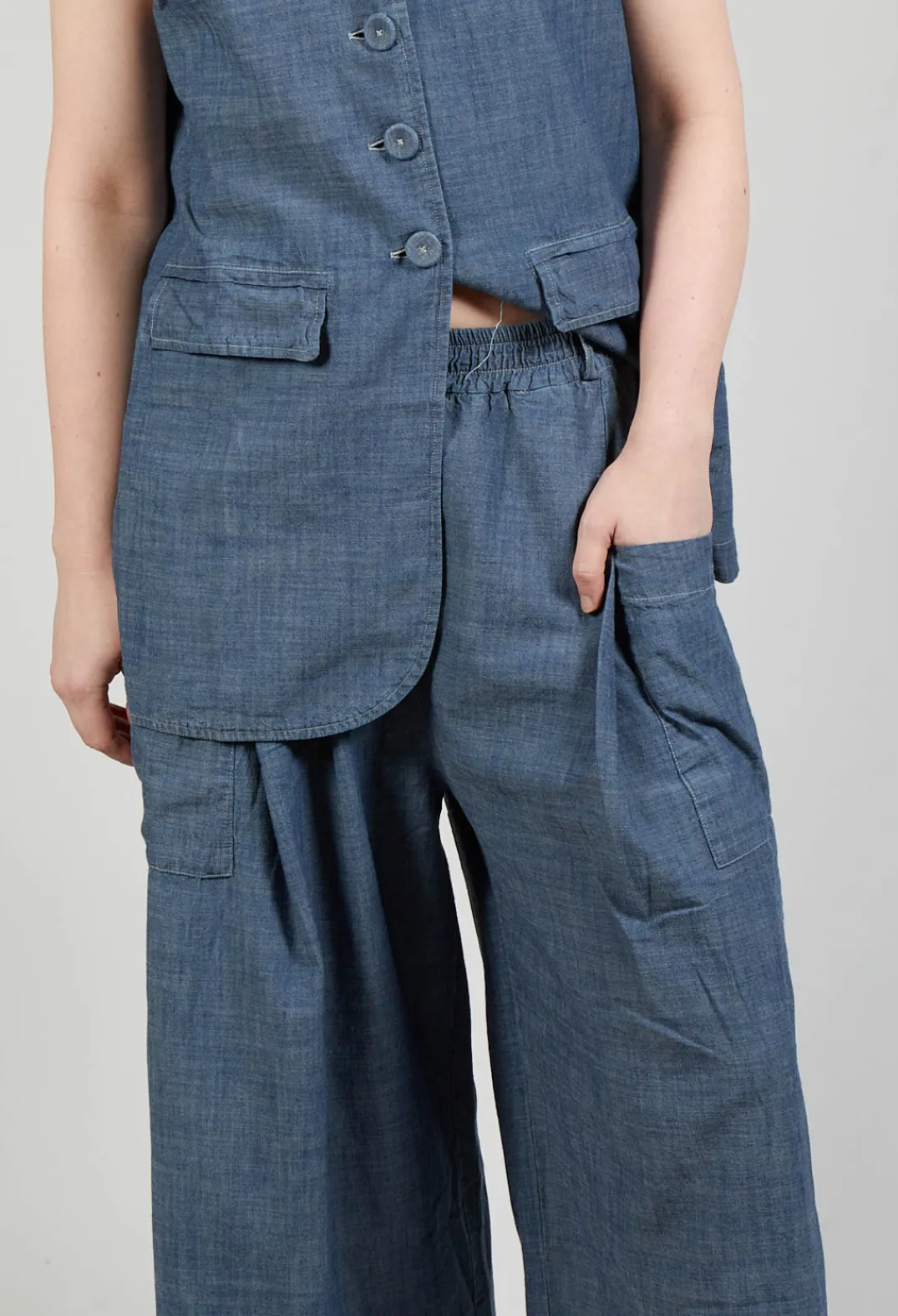 Amici Trousers^Pull String Capri Trousers in Oyster Grey
