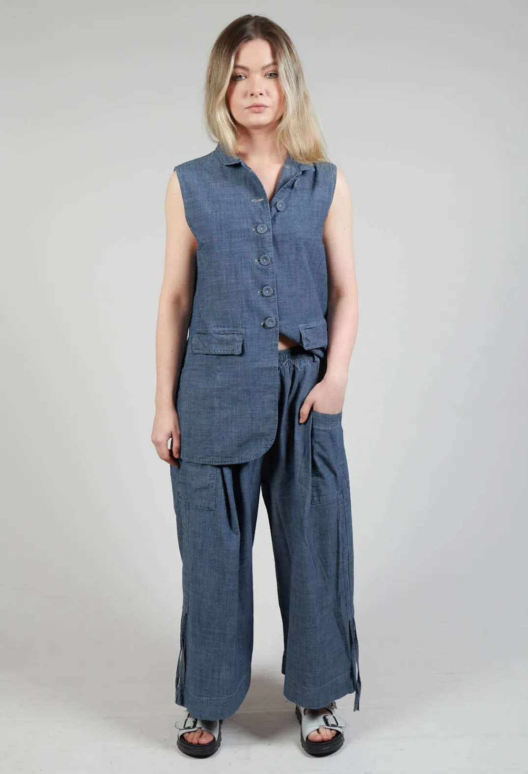 Amici Trousers^Pull String Capri Trousers in Oyster Grey