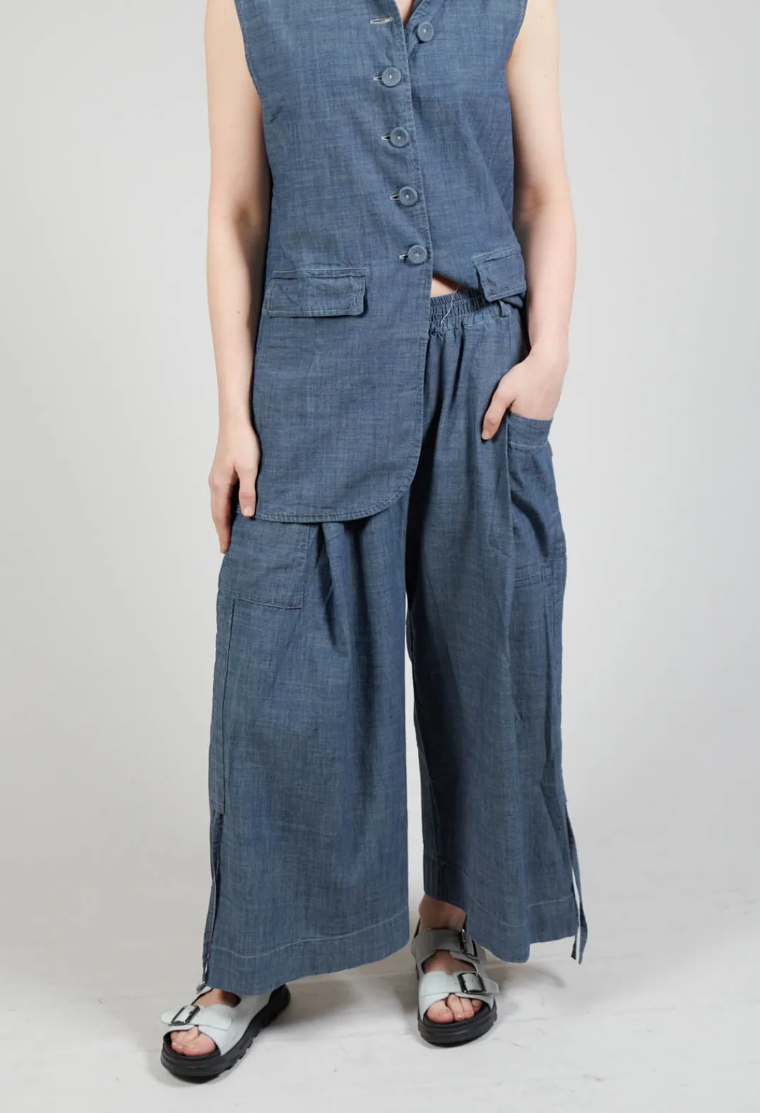 Amici Trousers^Pull String Capri Trousers in Oyster Grey