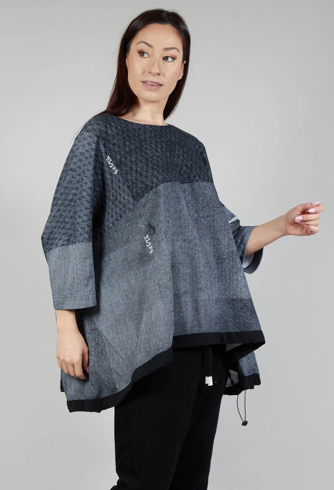 Rundholz Black Label Tops^Relaxed Fit T Shirt with Drawstring Hem in Black Print