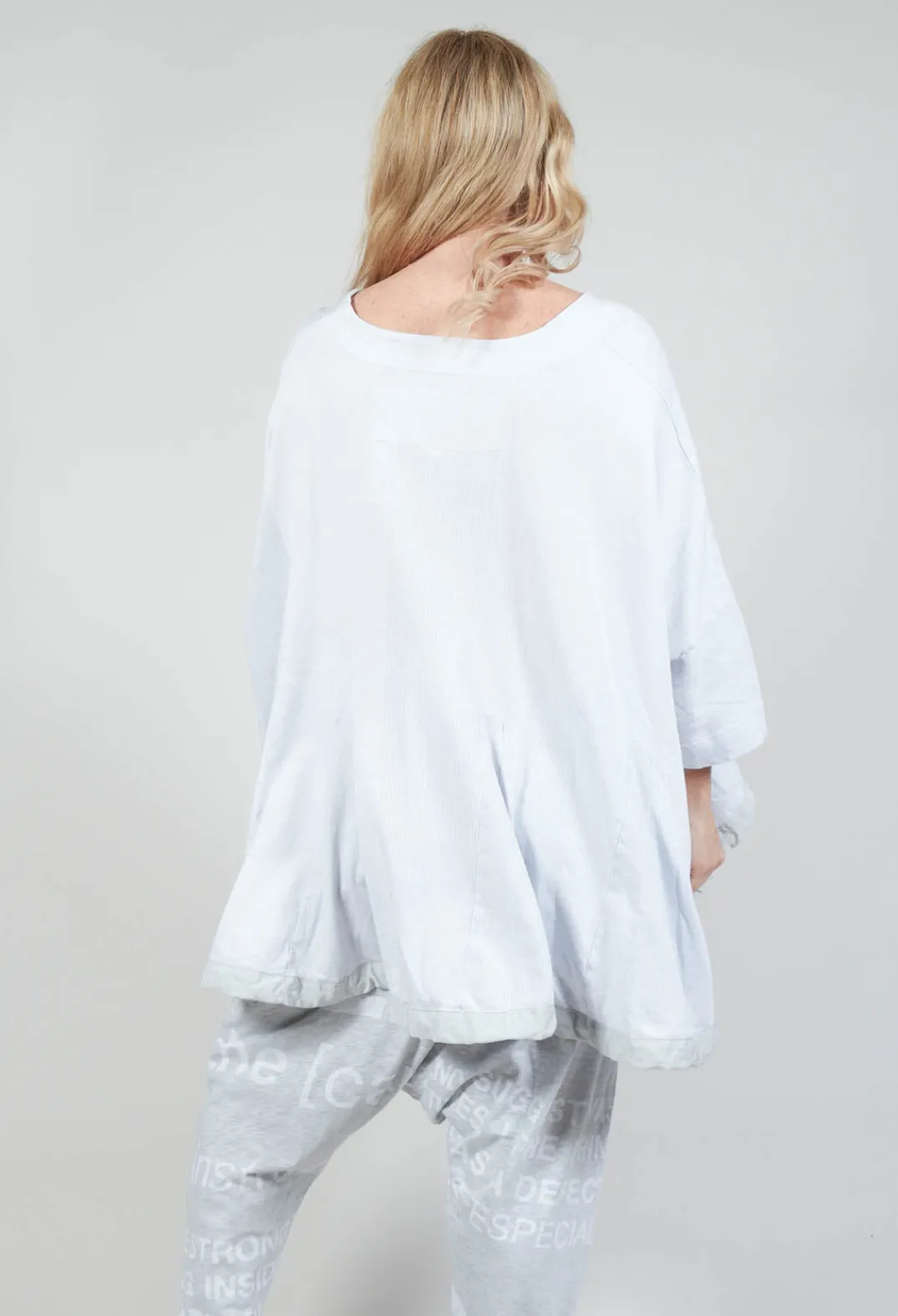 Rundholz Black Label Tops^Relaxed Fit T Shirt with Drawstring Hem in Grey Print