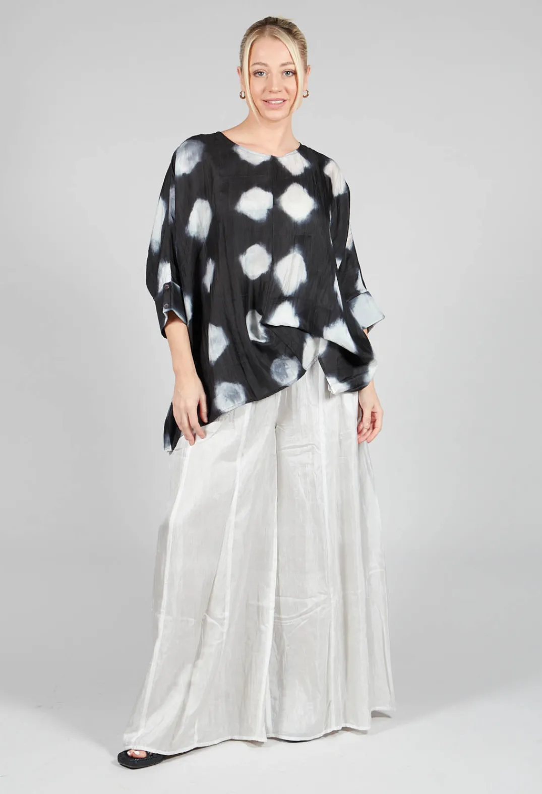 Bianco Levrin Shirts & Blouses^Rene Round Neck Shirt in Black and White