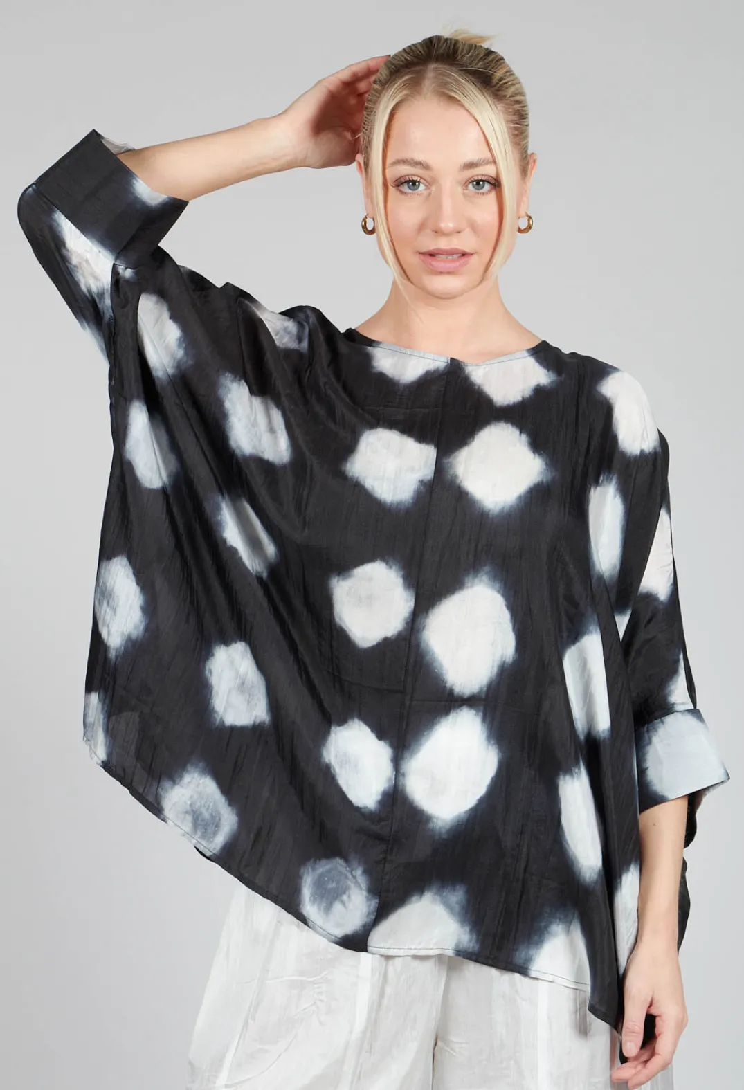 Bianco Levrin Shirts & Blouses^Rene Round Neck Shirt in Black and White