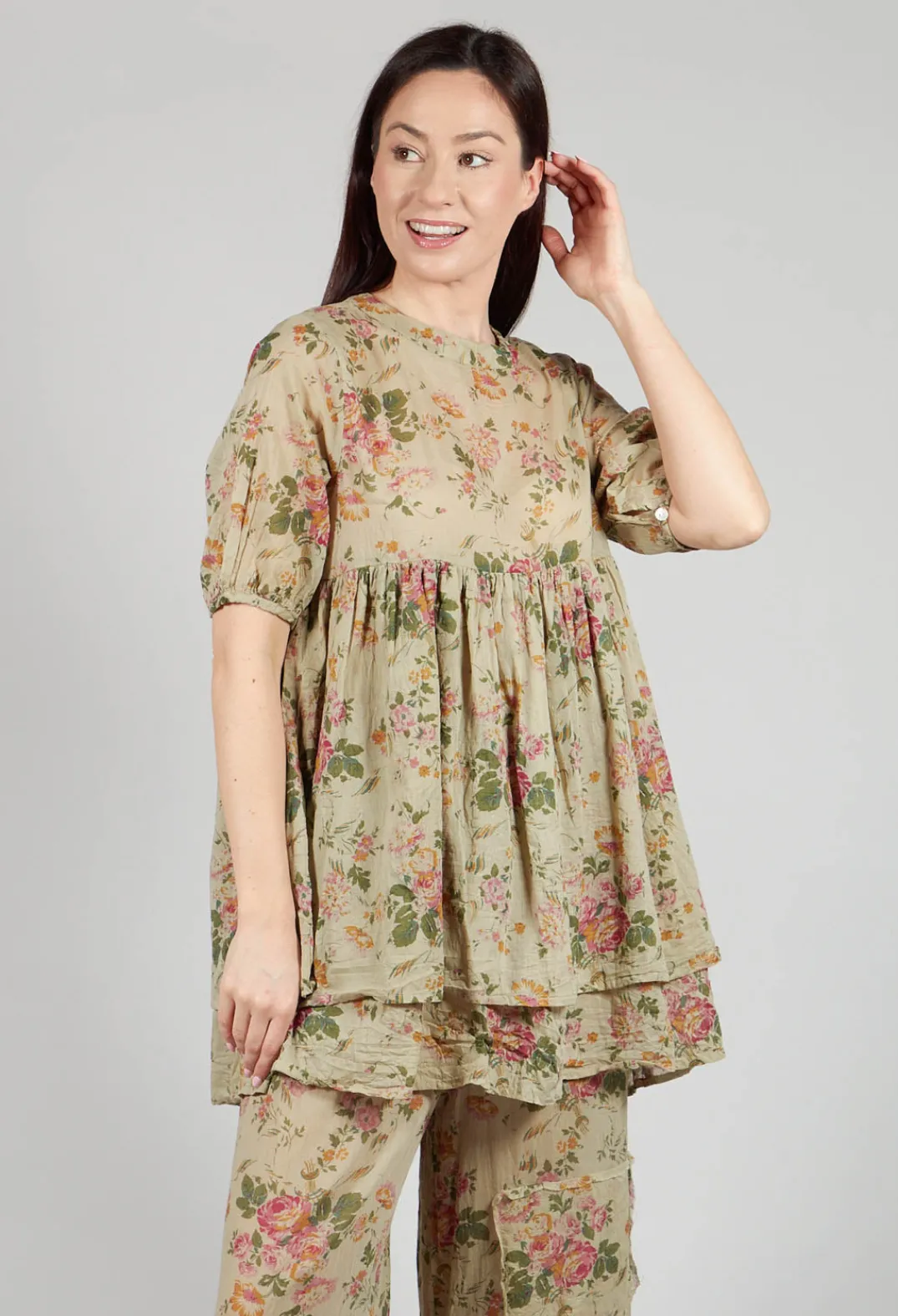 Les Ours Tops^Roselle Top in Almond Flowers
