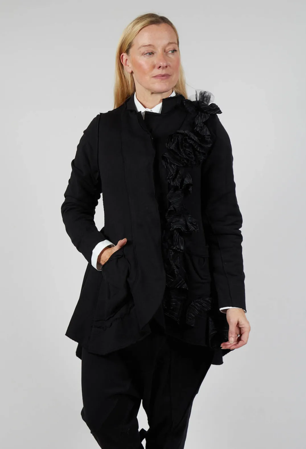 Bread and Butter Jackets^Ruffle Blazer in Black