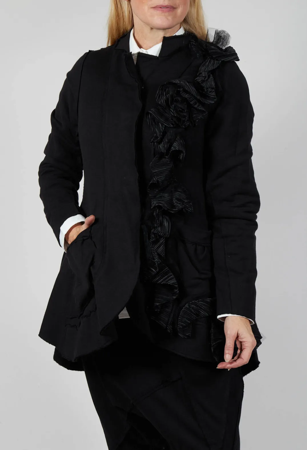 Bread and Butter Jackets^Ruffle Blazer in Black
