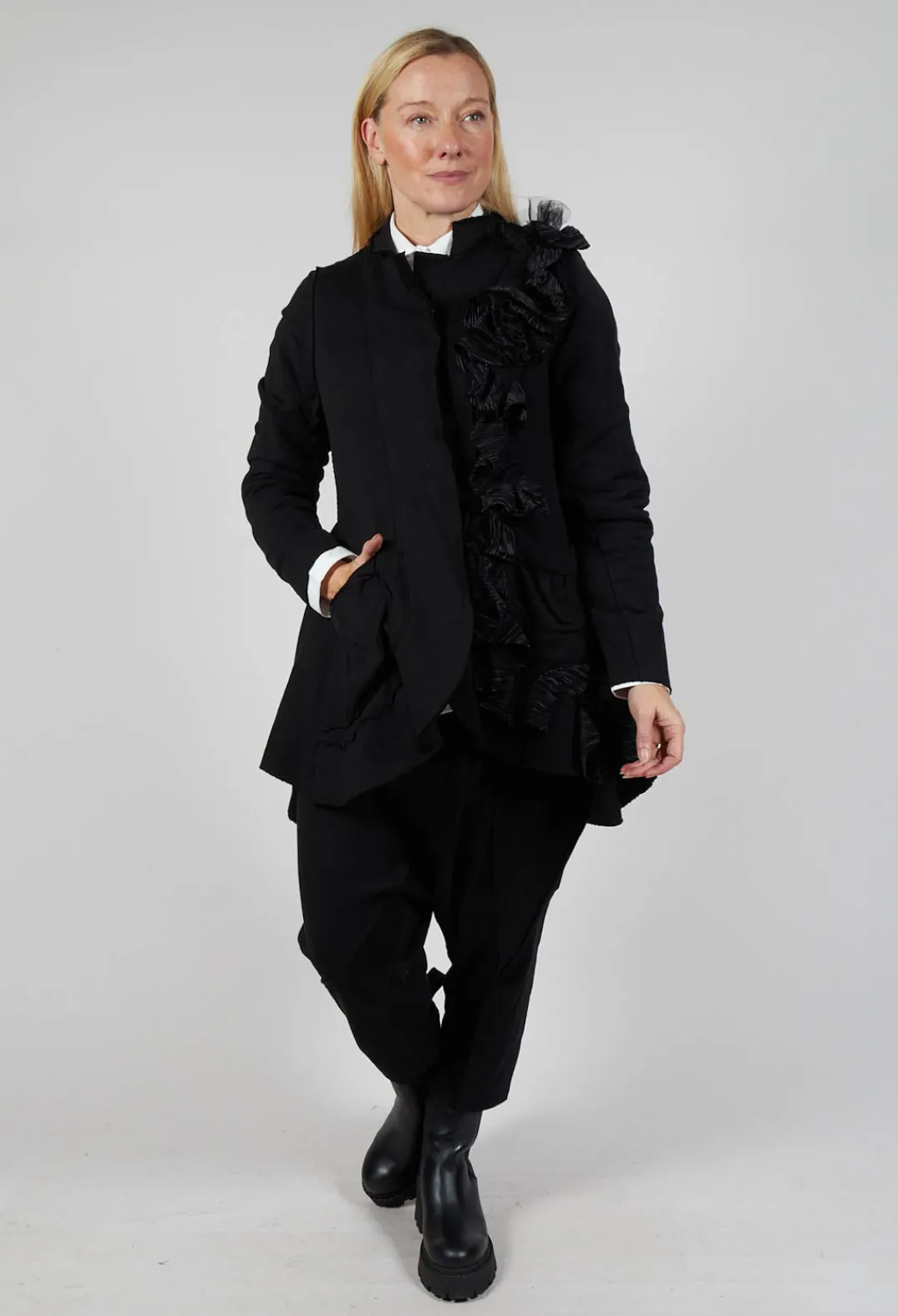 Bread and Butter Jackets^Ruffle Blazer in Black