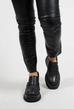 Malloni Flats^Scarpa Fuco Shoes in Nero