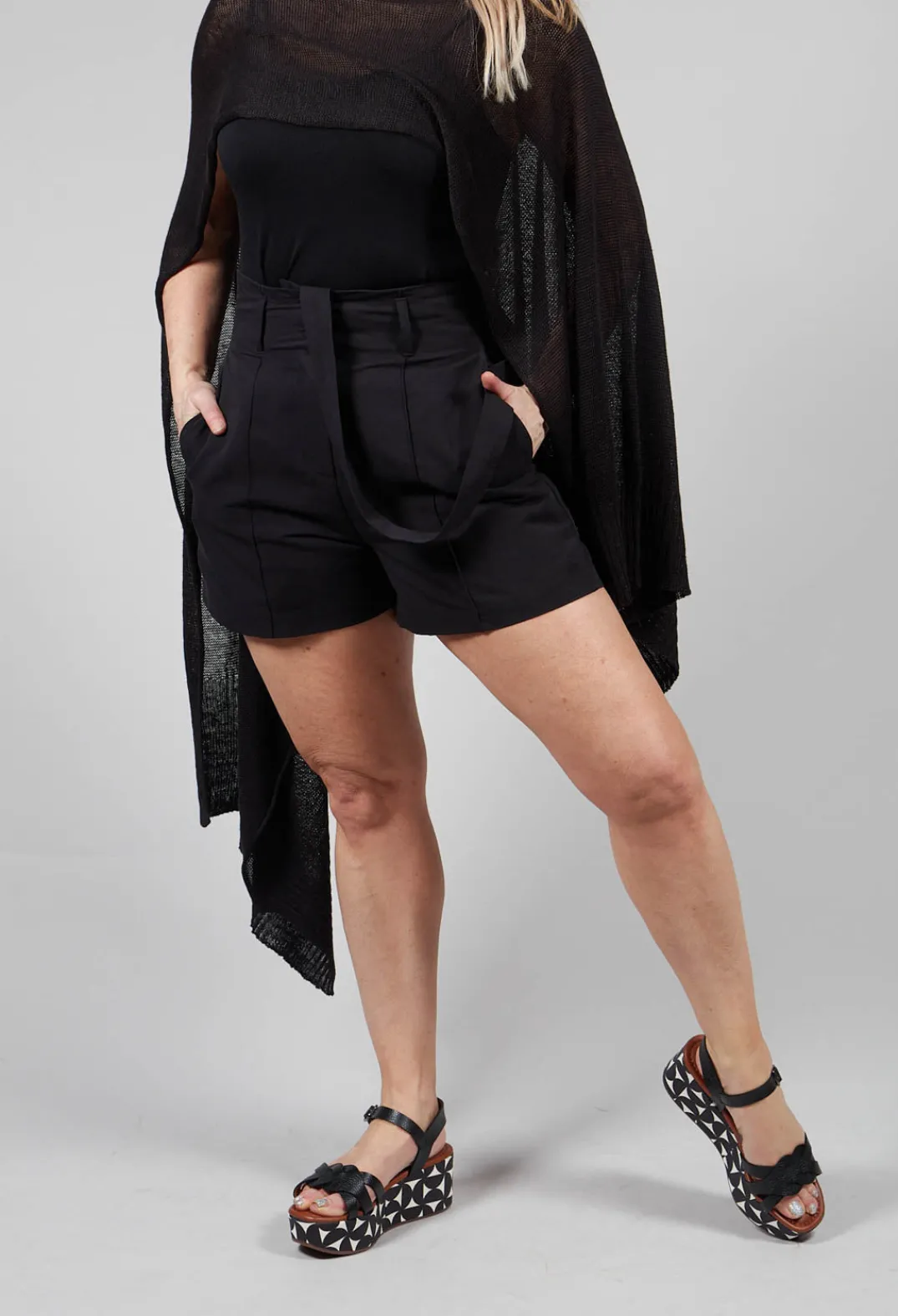 Isabel Benenato Shorts^Shorts in Black
