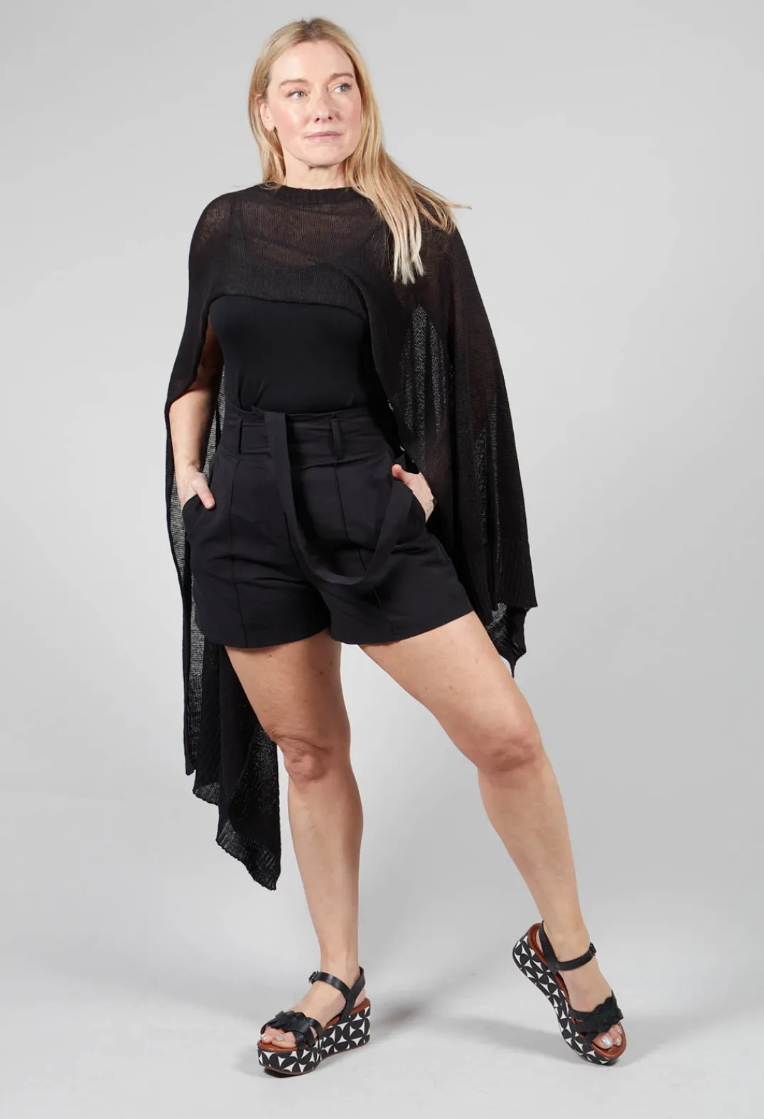 Isabel Benenato Shorts^Shorts in Black