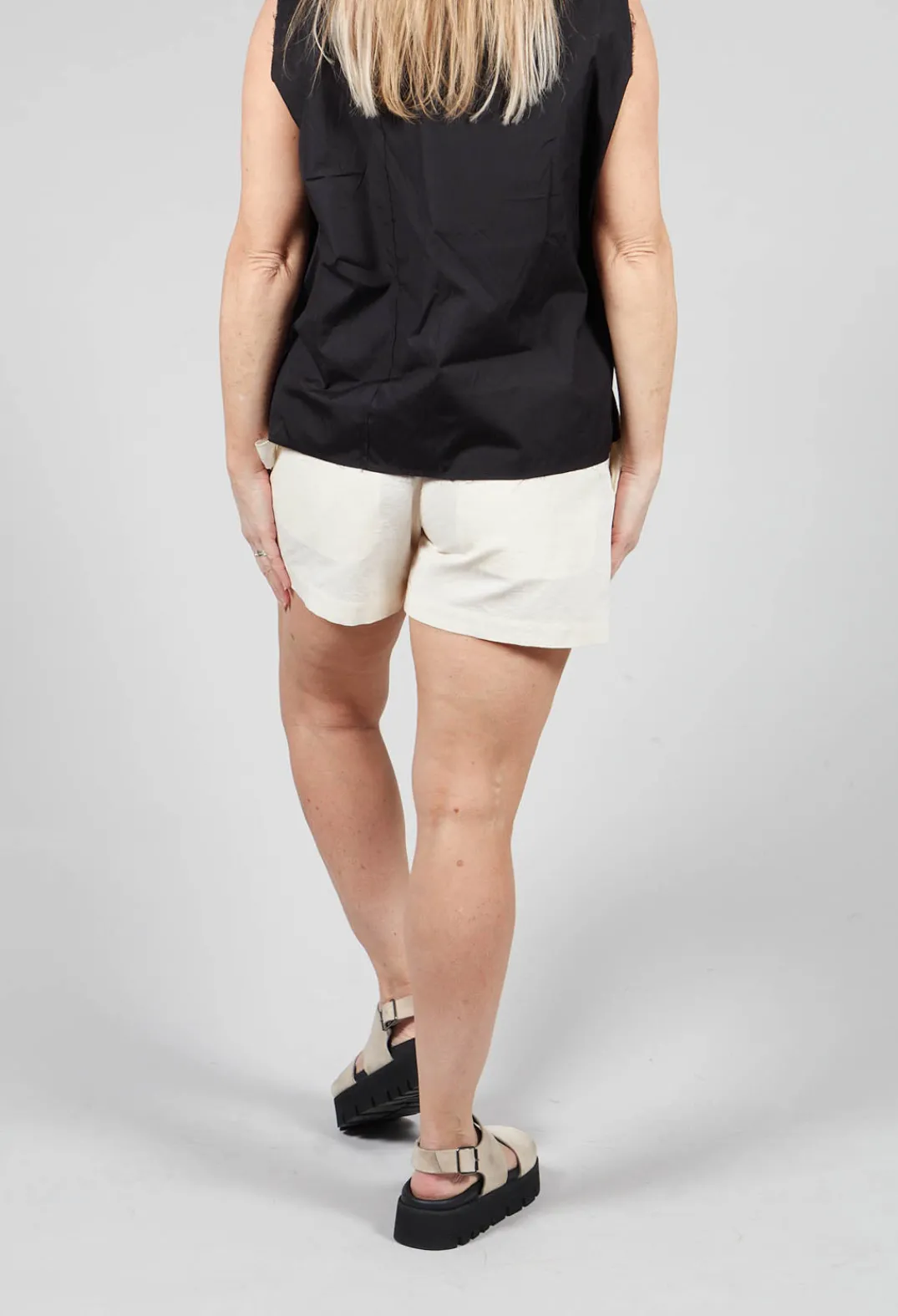 Isabel Benenato Shorts^Shorts in Milk