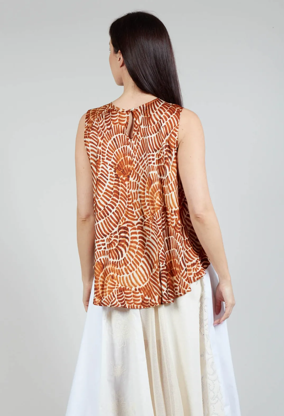 Sfizio Tops^Sleeveless Blouse in Shell Print