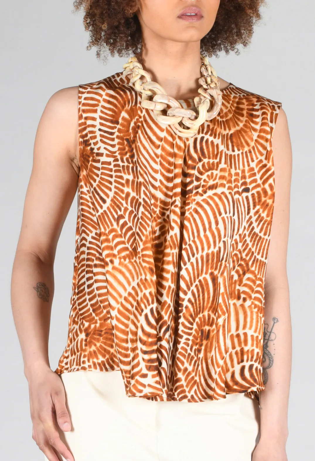 Sfizio Tops^Sleeveless Blouse in Shell Print