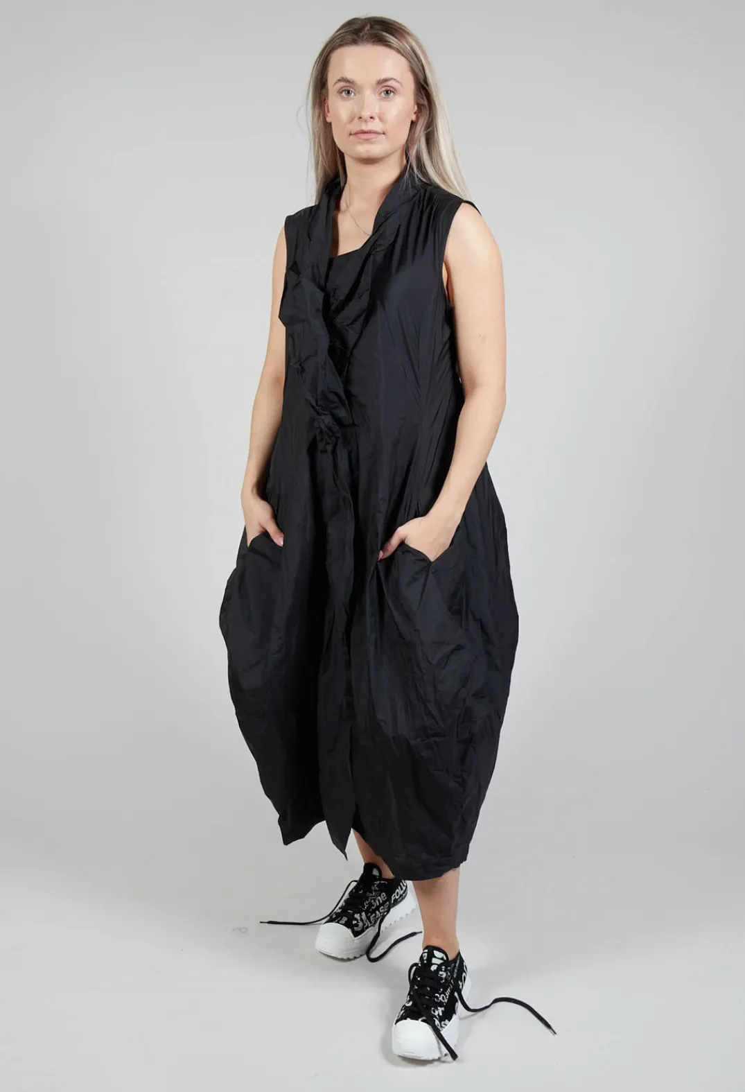 Rundholz Black Label Dresses^Sleeveless Dress with Neckline Detail in Black