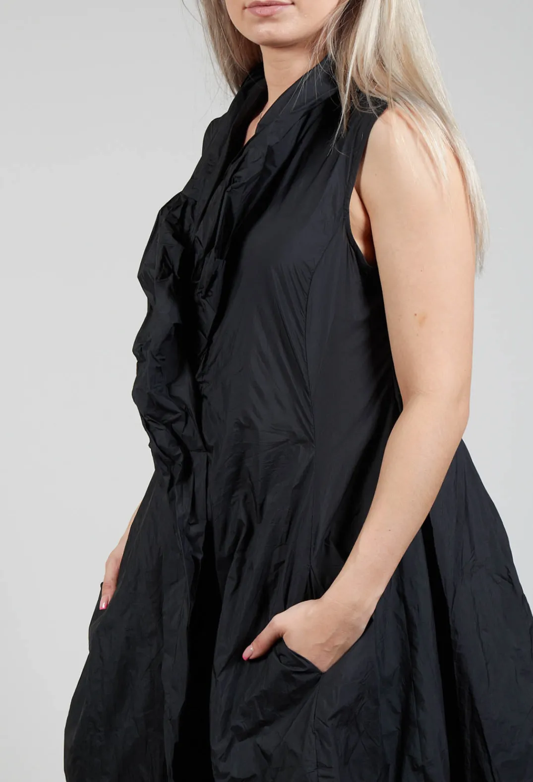 Rundholz Black Label Dresses^Sleeveless Dress with Neckline Detail in Black