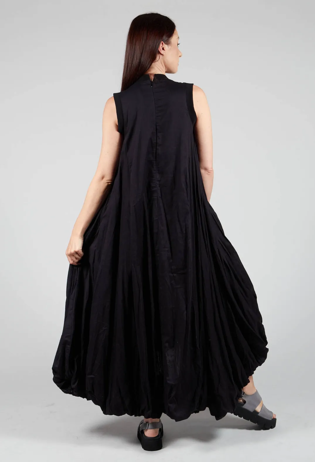 Bread and Butter Dresses^Sleeveless Maxi dress in Black