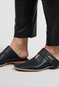 Malloni Flats^Slip On Shoes in Nero