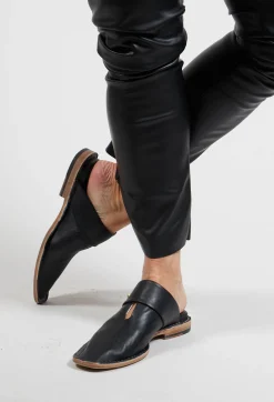 Malloni Flats^Slip On Shoes in Nero